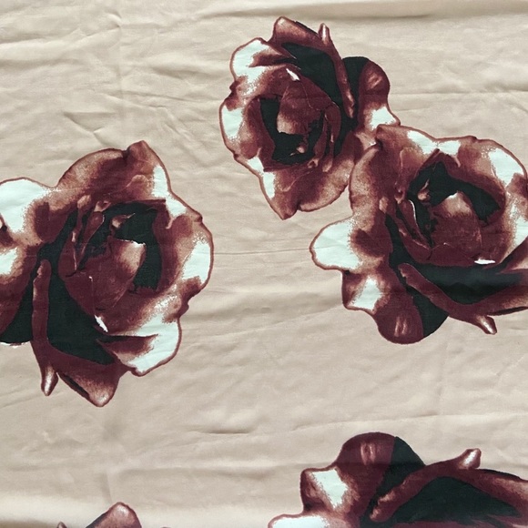 ✨2/$20 🌺🧣Floral Print Scarf - Picture 3 of 3